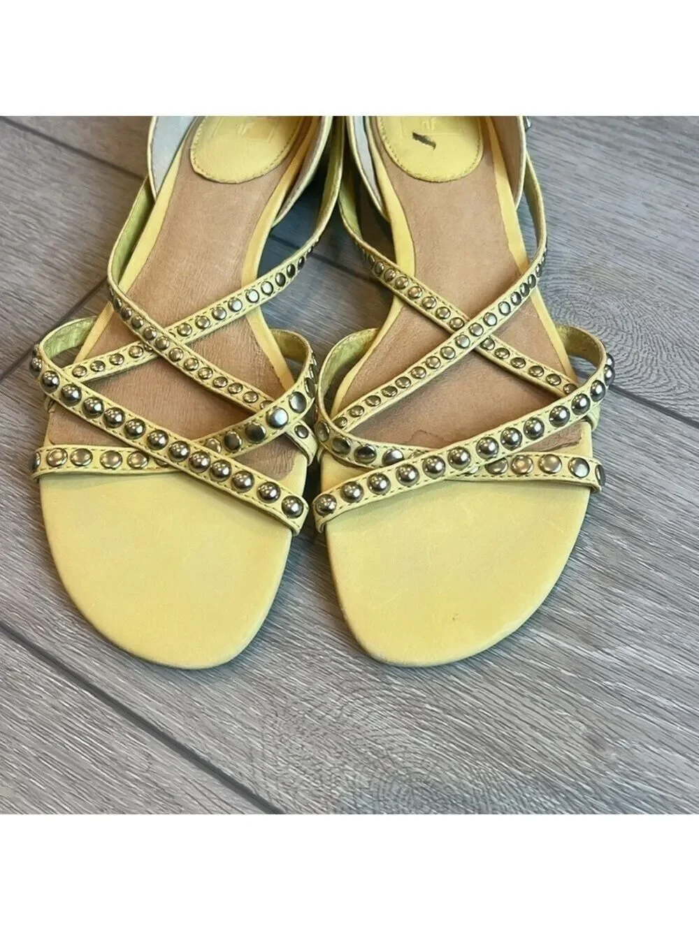 Frye Margot yellow studded leather cross strap sandals size 9